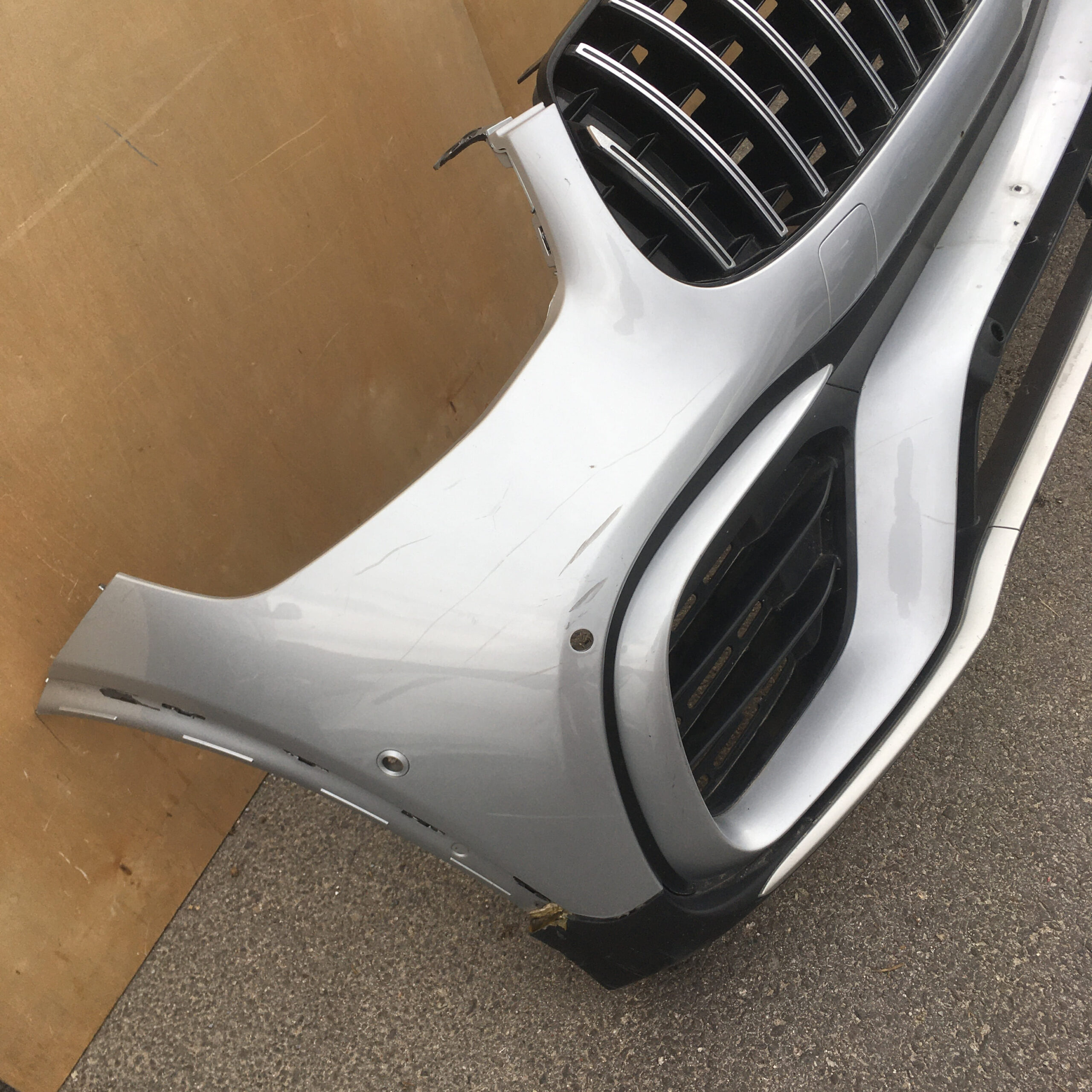 벤츠 GLC 63 AMG 앞범퍼 파손, AMG 신품값에 눈앞이 캄캄… 순정 중고로 29만 원에 해결한 후기